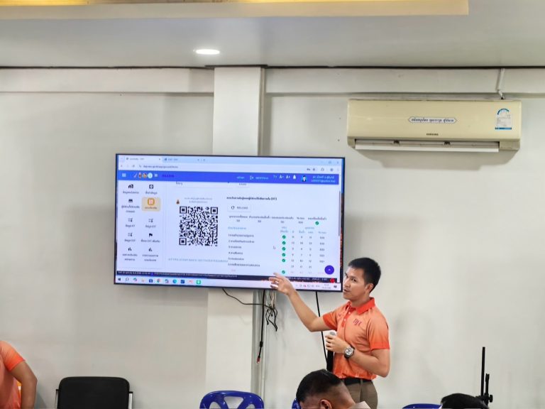 พ.ต.อ.นรวิชญ์  จุลวานิช ผกก.สภ.เมืองที ประชุมชี้แจงการเก็บข้อมูลแบบวัดการรับรู้ของผู้มีส่วนได้ส่วนเสียภายใน(IIT) และขั้นตอนการเก็บข้อมุลแบบวัดการรับรู้ของผู้มีส่วนได้ส่วนเสียภายนอก EIT (1) และ EIT (2)